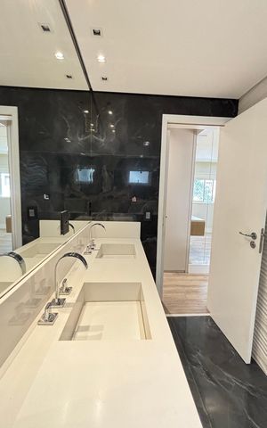 Apartamento à venda com 165m², 3 quartos e 4 vagasBanheiro da Suíte 1