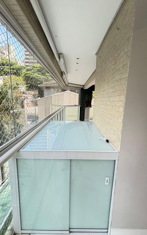 Apartamento à venda com 165m², 3 quartos e 4 vagasSala - Lareira Varanda