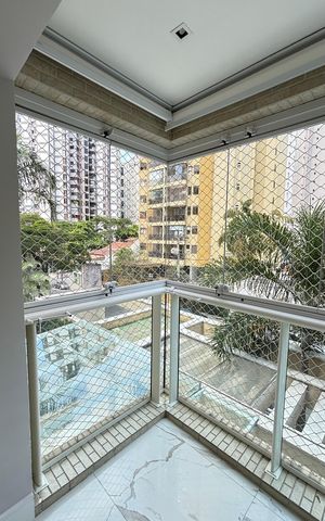 Apartamento à venda com 165m², 3 quartos e 4 vagasSala - Lareira Varanda