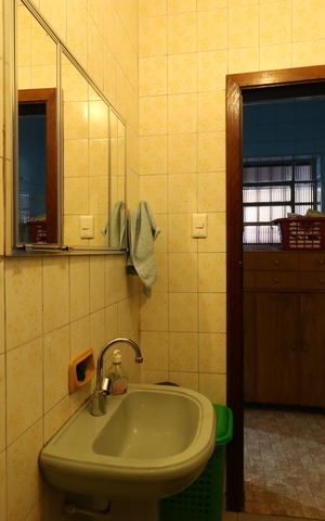 Casa à venda com 384m², 4 quartos e 2 vagasBanheiro 2