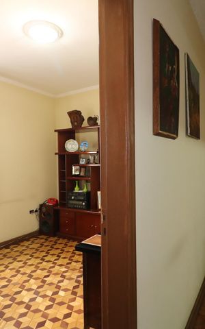 Casa à venda com 384m², 4 quartos e 2 vagasCorredor piso superior
