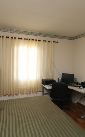 Casa à venda com 240m², 5 quartos e 4 vagasSuíte Casa 2