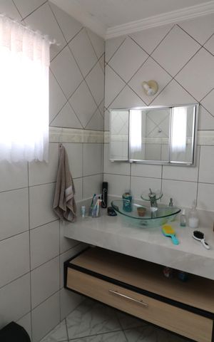 Casa à venda com 240m², 5 quartos e 4 vagasBanheiro Casa 2
