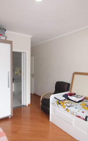 Casa à venda com 243m², 4 quartos e 4 vagasQuarto 2