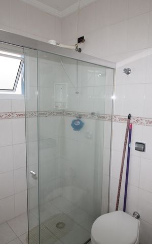 Casa à venda com 243m², 4 quartos e 4 vagasBanheiro 3