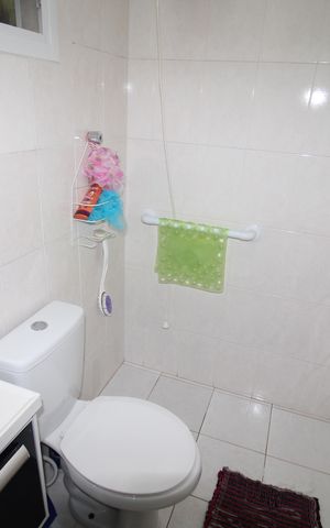 Casa à venda com 243m², 4 quartos e 4 vagasBanheiro 2
