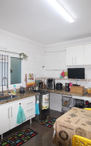 Casa à venda com 243m², 4 quartos e 4 vagasCozinha