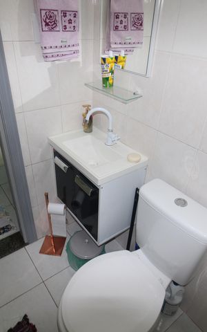 Casa à venda com 243m², 4 quartos e 4 vagasBanheiro 2