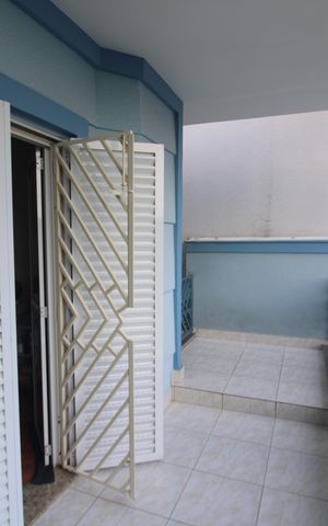 Casa à venda com 243m², 4 quartos e 4 vagasQuarto 3 - Varanda