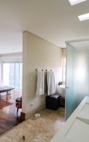 Casa para alugar com 380m², 3 quartos e 6 vagas Casa para alugar com 380m², 3 quartos e 6 vagasBanheiro da Suíte