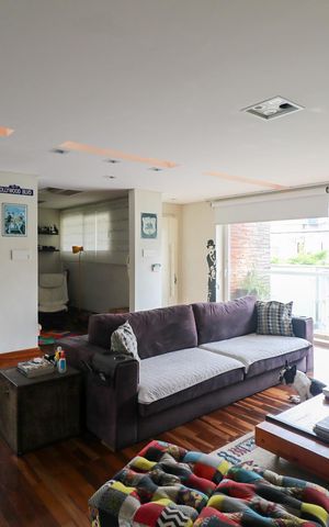 Casa para alugar com 380m², 3 quartos e 6 vagas Casa para alugar com 380m², 3 quartos e 6 vagasSala de Estar