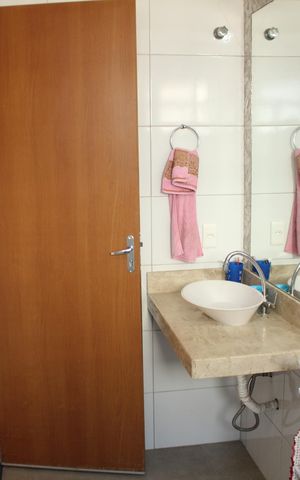 Casa à venda com 180m², 3 quartos e 1 vagaBanheiro