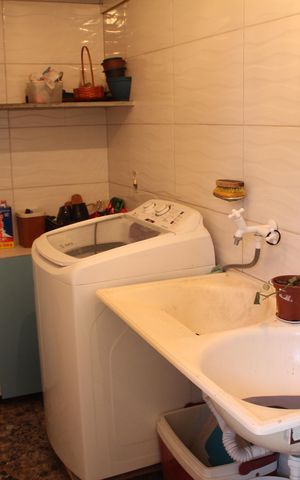 Casa à venda com 180m², 3 quartos e 1 vagaÁrea de Serviço
