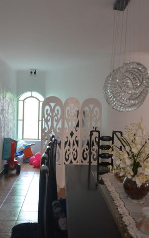 Casa à venda com 356m², 5 quartos e 4 vagasSala