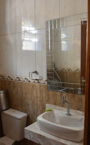Casa à venda com 356m², 5 quartos e 4 vagasBanheiro de serviço