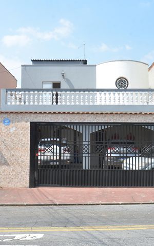 Casa à venda com 356m², 5 quartos e 4 vagasFachada