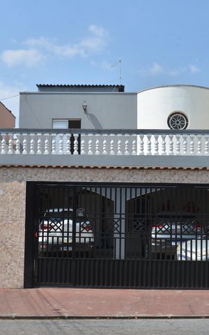 Casa à venda com 356m², 5 quartos e 4 vagasPlaca