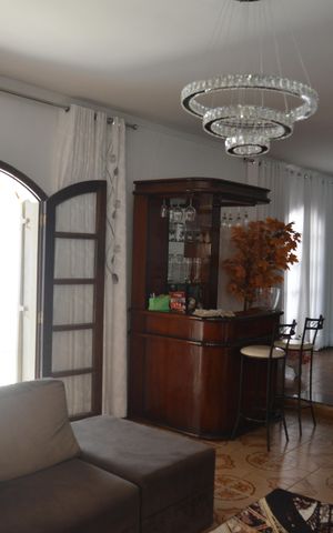 Casa à venda com 356m², 5 quartos e 4 vagasSala