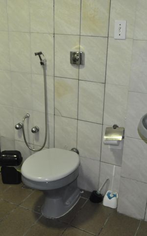 Casa para alugar com 450m², 4 quartos e 2 vagasBanheiro de Serviço