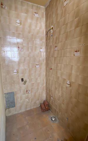 Casa à venda com 230m², 3 quartos e sem vaga Casa à venda com 230m², 3 quartos e sem vagaBanheiro