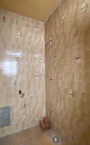 Casa à venda com 230m², 3 quartos e sem vaga Casa à venda com 230m², 3 quartos e sem vagaBanheiro