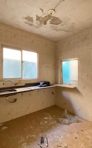Casa à venda com 230m², 3 quartos e sem vaga Casa à venda com 230m², 3 quartos e sem vagaCozinha