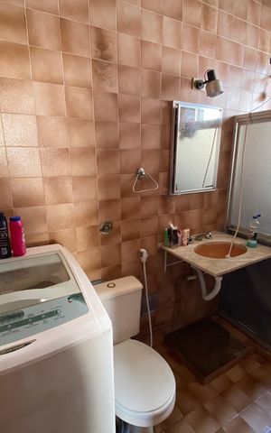 Casa à venda com 230m², 3 quartos e sem vaga Casa à venda com 230m², 3 quartos e sem vagaBanheiro do Quarto 1