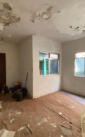 Casa à venda com 230m², 3 quartos e sem vaga Casa à venda com 230m², 3 quartos e sem vagaSala
