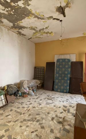 Casa à venda com 230m², 3 quartos e sem vaga Casa à venda com 230m², 3 quartos e sem vagaSala