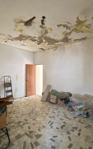 Casa à venda com 230m², 3 quartos e sem vaga Casa à venda com 230m², 3 quartos e sem vagaSala