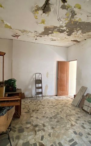 Casa à venda com 230m², 3 quartos e sem vaga Casa à venda com 230m², 3 quartos e sem vagaSala