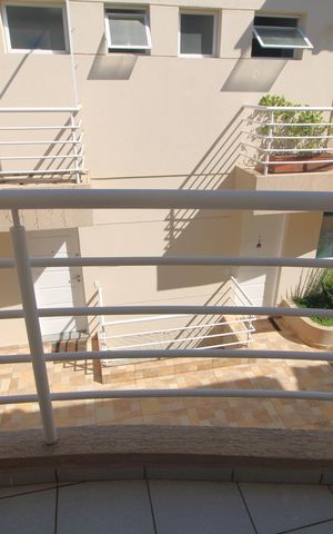 Casa à venda com 113m², 3 quartos e 2 vagasQuarto 2 / sacada