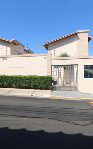 Casa à venda com 113m², 3 quartos e 2 vagasFachada