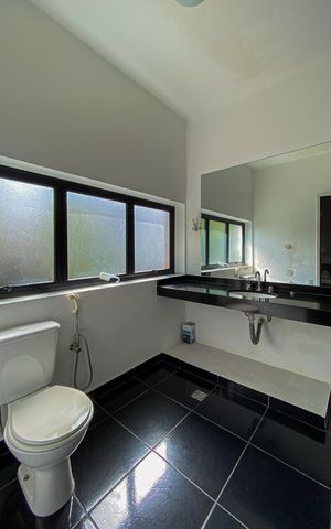 Casa à venda com 462m², 4 quartos e 2 vagasBanheiro 3