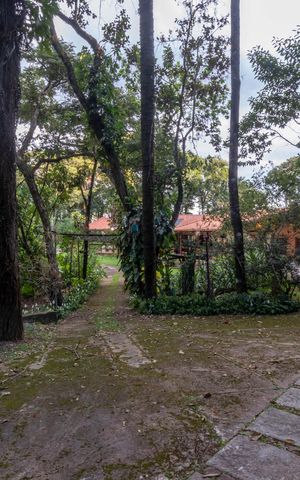 Casa de condomínio à venda com 595m², 4 quartos e 6 vagas Casa de condomínio à venda com 595m², 4 quartos e 6 vagasÁrea externa