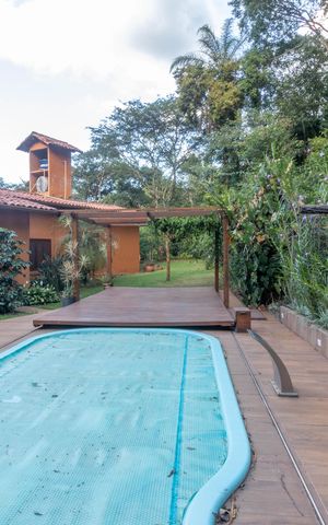 Casa de condomínio à venda com 595m², 4 quartos e 6 vagas Casa de condomínio à venda com 595m², 4 quartos e 6 vagasPiscina