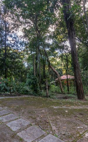 Casa de condomínio à venda com 595m², 4 quartos e 6 vagas Casa de condomínio à venda com 595m², 4 quartos e 6 vagasÁrea externa