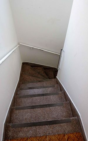 Casa para alugar com 186m², 4 quartos e 2 vagasEscada