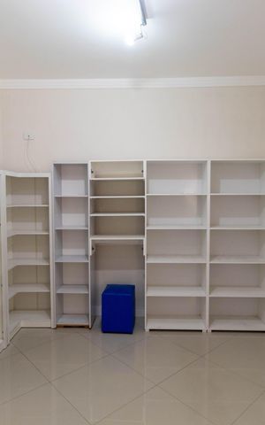 Casa à venda com 265m², 4 quartos e 2 vagas Casa à venda com 265m², 4 quartos e 2 vagasQuarto 1