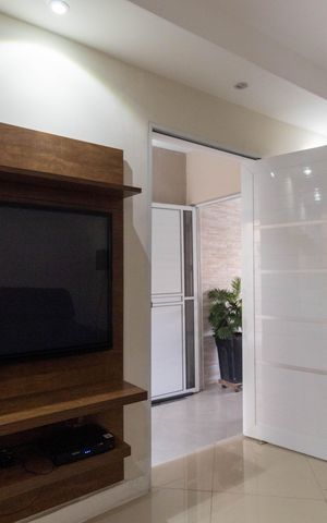 Casa à venda com 265m², 4 quartos e 2 vagas Casa à venda com 265m², 4 quartos e 2 vagasSala