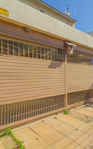 Casa para alugar com 148m², 4 quartos e 2 vagas Casa para alugar com 148m², 4 quartos e 2 vagasFachada vista da rua