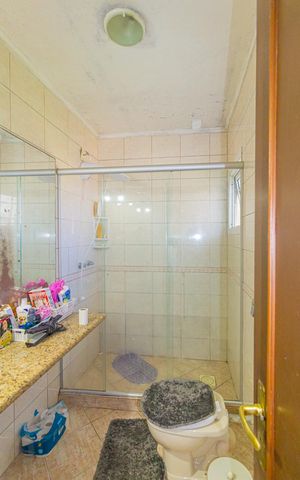 Casa para alugar com 148m², 4 quartos e 2 vagas Casa para alugar com 148m², 4 quartos e 2 vagasBanheiro da Suíte 1