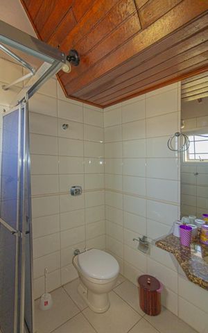 Casa para alugar com 148m², 4 quartos e 2 vagas Casa para alugar com 148m², 4 quartos e 2 vagasBanheiro da Suíte 2