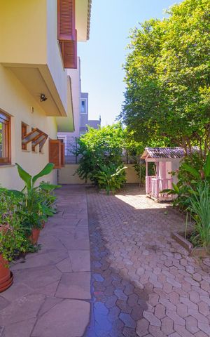 Casa de condomínio para alugar com 252m², 3 quartos e 4 vagas Casa de condomínio para alugar com 252m², 3 quartos e 4 vagasÁrea externa/Quintal