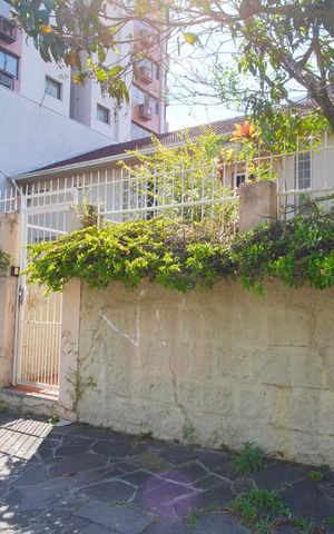 Casa à venda com 350m², 2 quartos e 2 vagasFachada