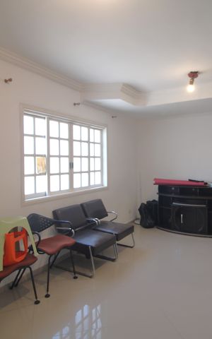 Casa de condomínio à venda com 180m², 3 quartos e 3 vagasSala