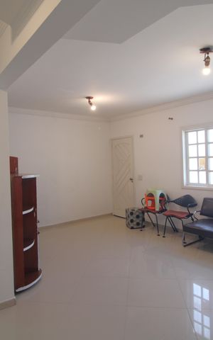 Casa de condomínio à venda com 180m², 3 quartos e 3 vagasSala