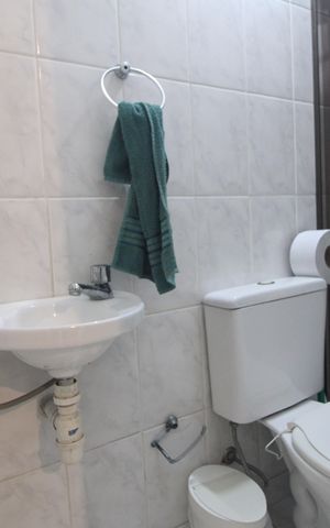 Casa de condomínio à venda com 180m², 3 quartos e 3 vagasBanheiro de Serviço