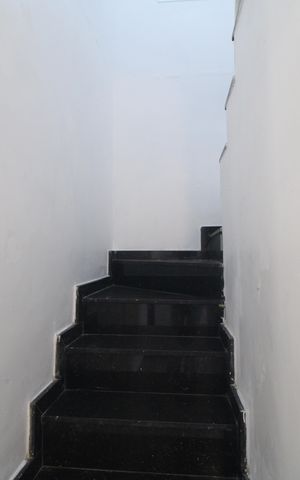 Casa de condomínio à venda com 180m², 3 quartos e 3 vagasEscada