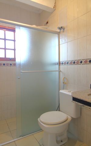 Casa de condomínio à venda com 180m², 3 quartos e 3 vagasSuíte Banheiro